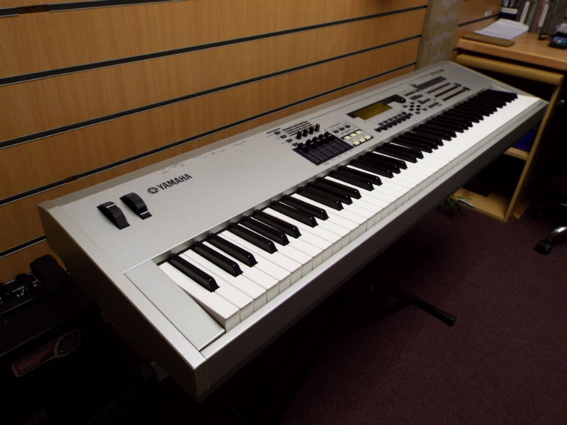Used Yamaha MO8 Synthesizer